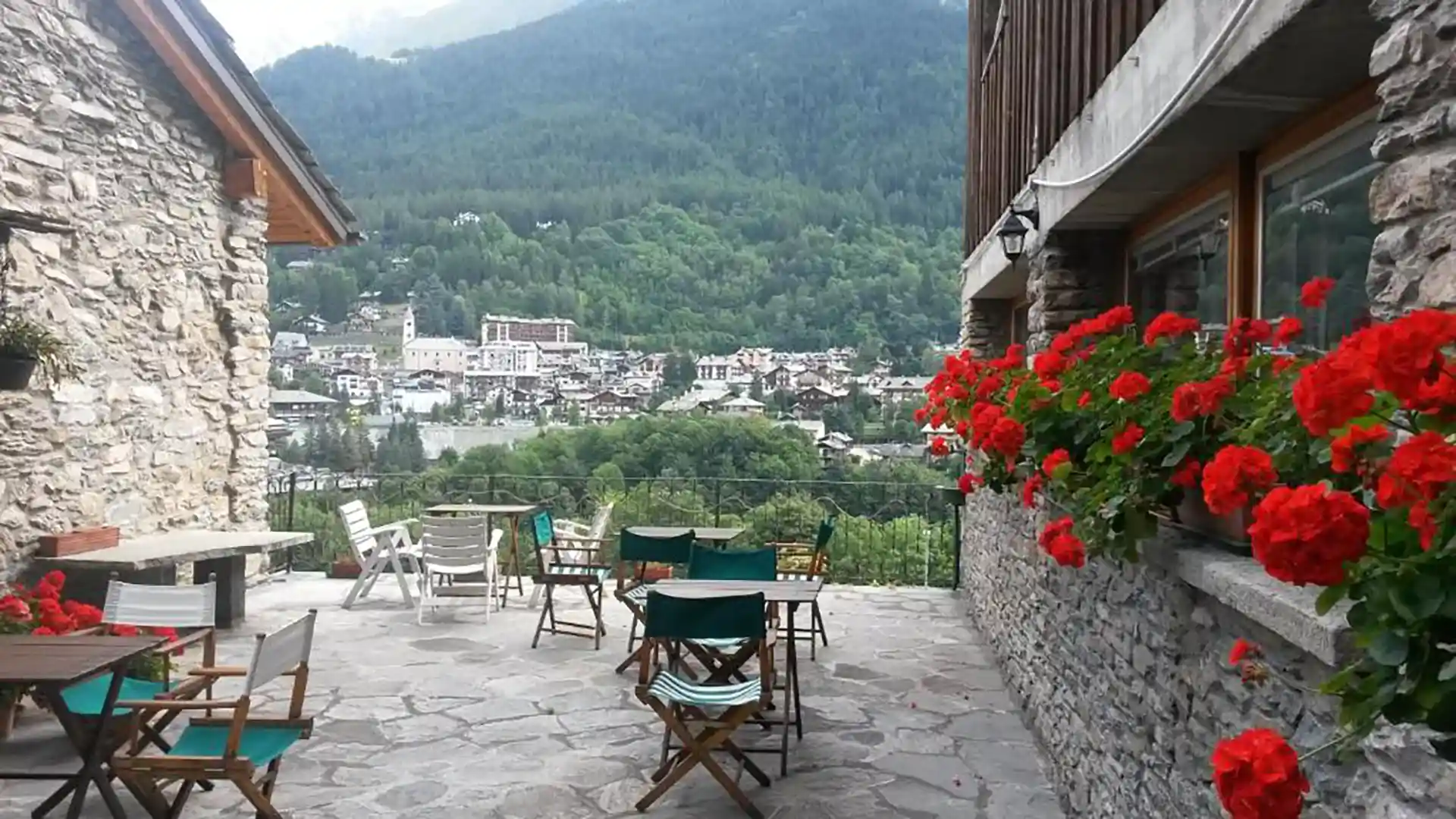 Vista monte Hotel Dolonne Courmayeur